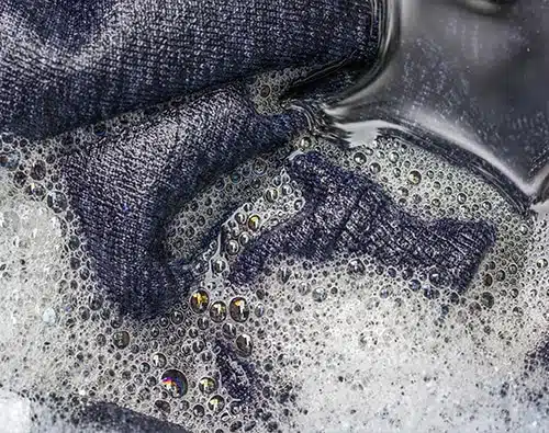 Les vêtements sont encore savonneux